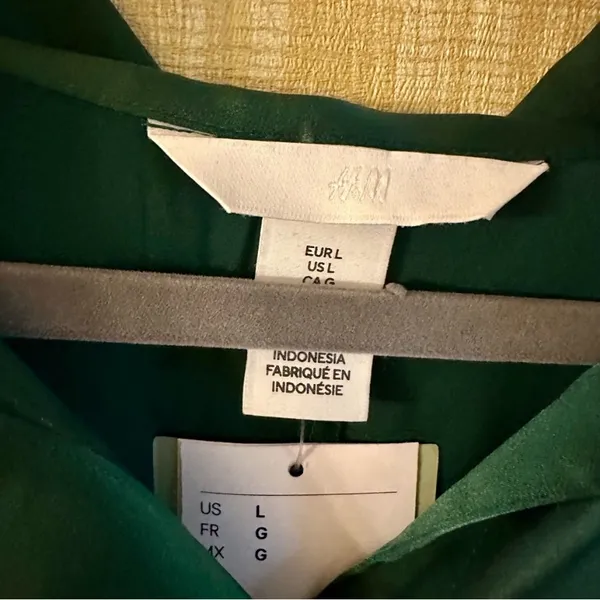 $75 NWOT H&M long sleeve emerald green satin dress L - Image 8