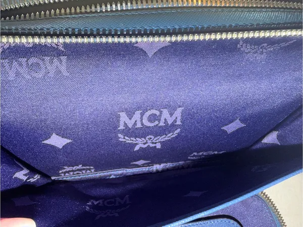 MCM Navy Leather Zip Wristlet - Image 7
