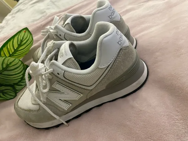 NEW BALANCE Classic 574 Lifestyle Sneaker Shoes Size Womens 6 - Men’s 4.5 - Image 4