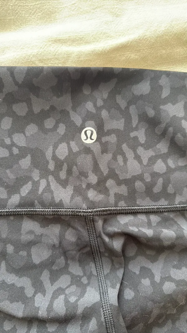 Lululemon Leggings 21' Crop - Image 3