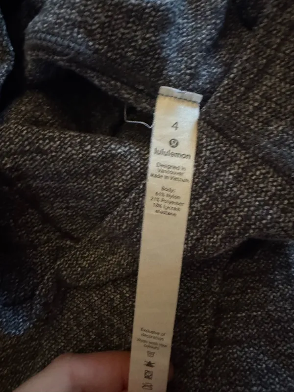 Lululemon size 4 grey 28” leggings - Image 3