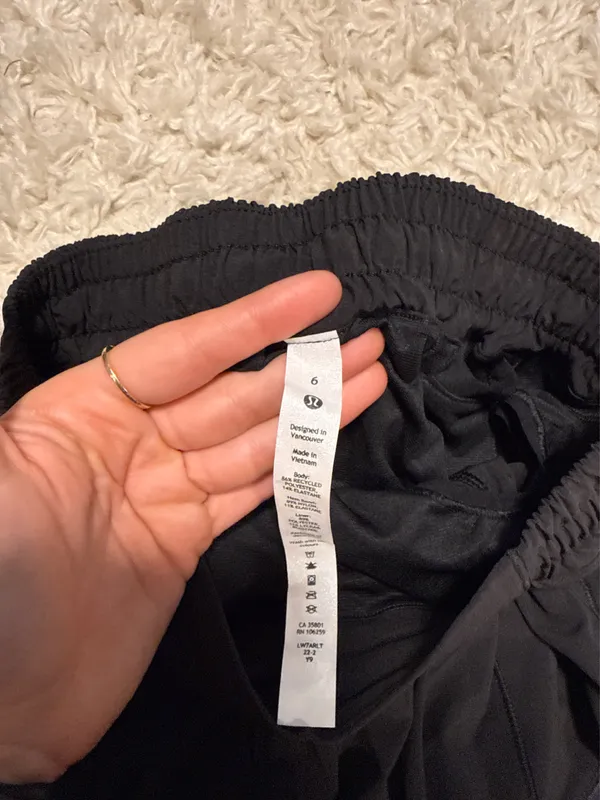 Lululemon Shorts Hotty Hot 4" - Image 5