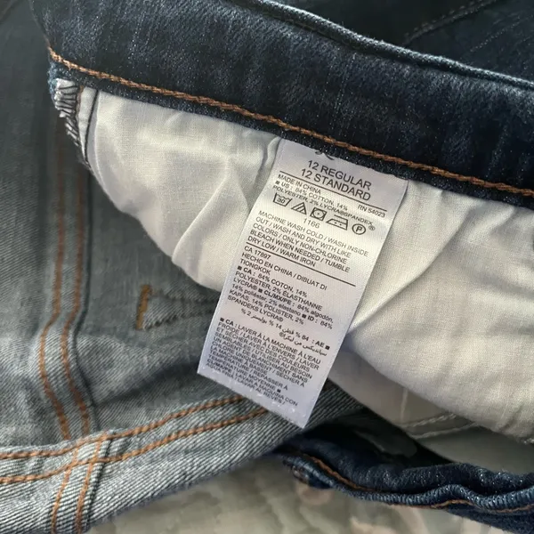 Old Navy Curvy Bootcut Jeans - Image 2