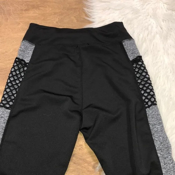 Small/Medium black high rise fitness leggings - Image 5