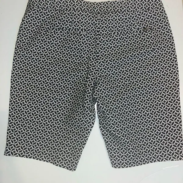 White House | Black Market Geometric Patterned Shorts Bermuda. Sz 14. - Image 3