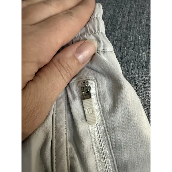 Lululemon Track Attack Running Shorts Women's Size 8 Soft Grey 3" Inseam - Image 3