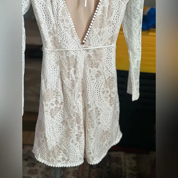 Selfie Leslie Emme Long Sleeve V-Back Lace Dress White - Image 10