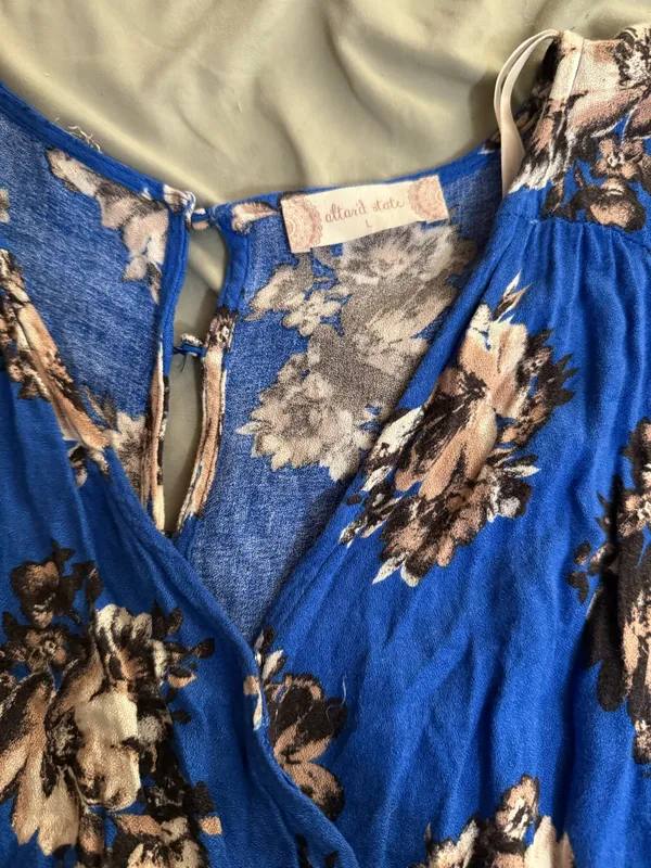 Altar’d state floral wrap romper size large - Image 2