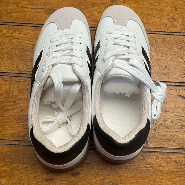 White and‎ Grey Suede Casual Sneakers Euro Size 36 - Image 2