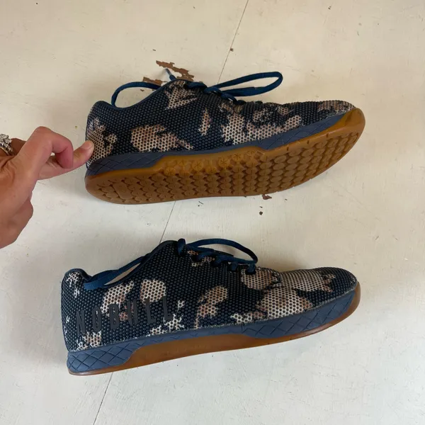 NOBULL- Outwork Sneakers Blue Floral Unisex Size 8 - Image 4