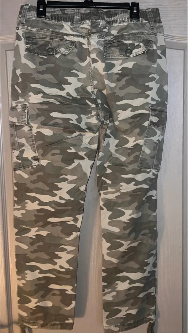 No Boundaries Camo Cargo Pants - Image 2