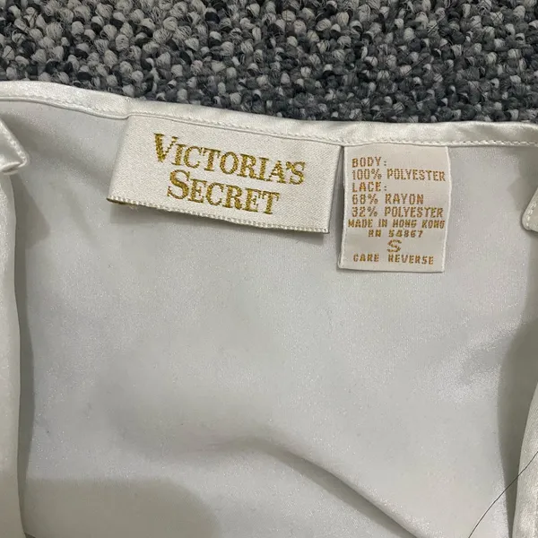 Vintage90s Victoria's Secret Cream Lace Chemise - Image 4