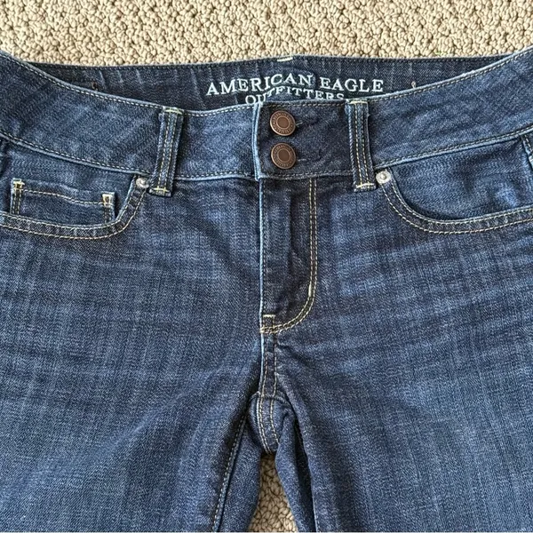 American Eagle Women’s Artist Crop Stretch Jean Bermuda Shorts. - Image 2