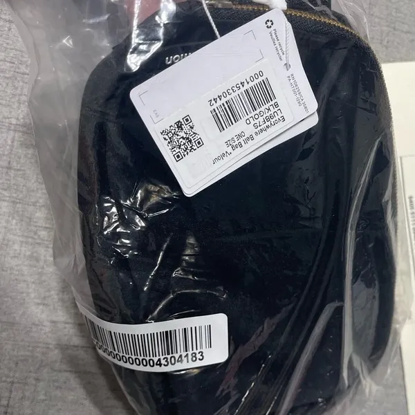 Lululemon Everywhere Belt Bag Velour Black Limited Edition Velvet Crossbody NWT - Image 10
