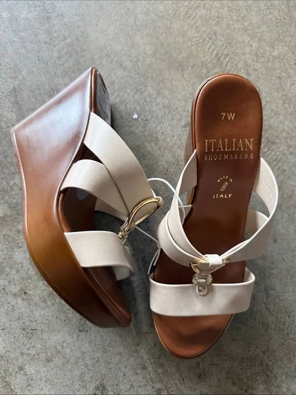 Italian Shoemakers Cream Slide Sandals with Gold Hardware - Image 3