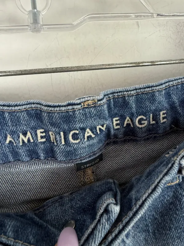 American Eagle Distressed Strigid Curvy Mom Jeans Medium Wash Size 14 SHORT EUC - Image 5