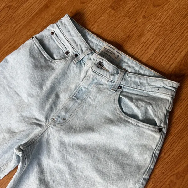Abercrombie & Fitch Curve Love High Rise 90s Relaxed Jean Size 30 - Image 2