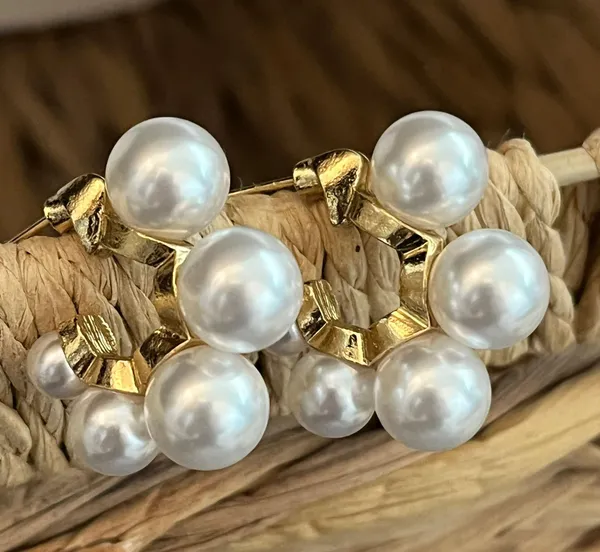 Anthropologie Lake Life Chunky Ascending Pearl Hoop Earrings - Image 8