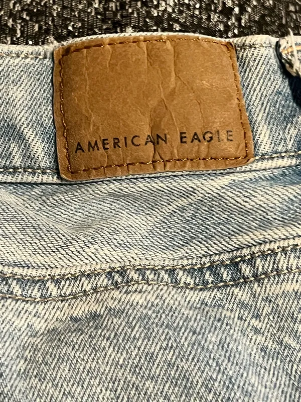 Womens 14 American Eagle Light Wash Distressed Straight Leg Jeans - Image 8
