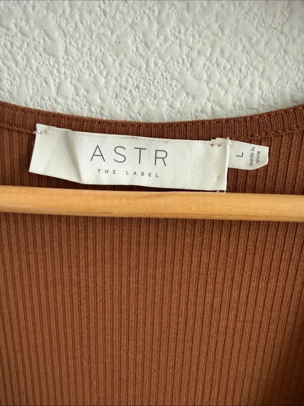 ASTR Ribbed Twist-Front Brown Bodysuit Women's Large - Image 3
