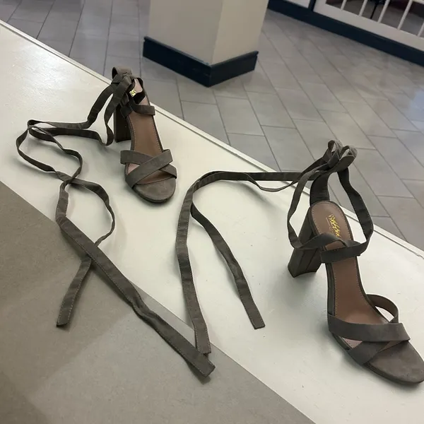 Heels Elegant Gray Women's Heeled Sandals Size 11 Mossimo - Image 2