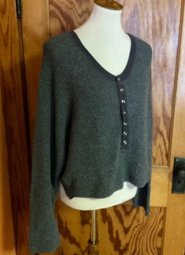 Urban Outfitters Grey Beachy Sweatshirt - Image 8