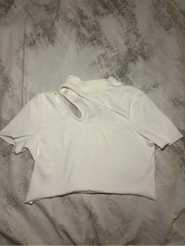 SOLADO White Ribbed Cutout Mock Neck Crop Top Size M - Image 5