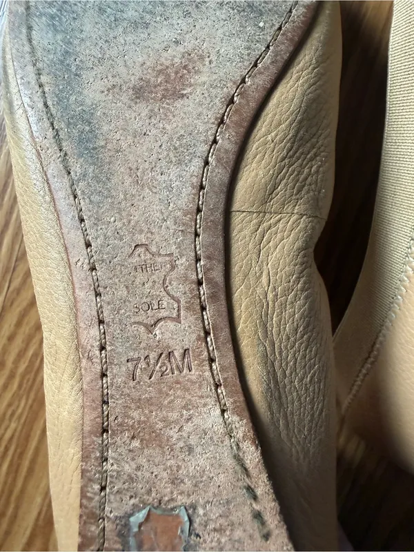 Tory Burch Beige Leather Ballet Flats with Gold Logo - Image 7