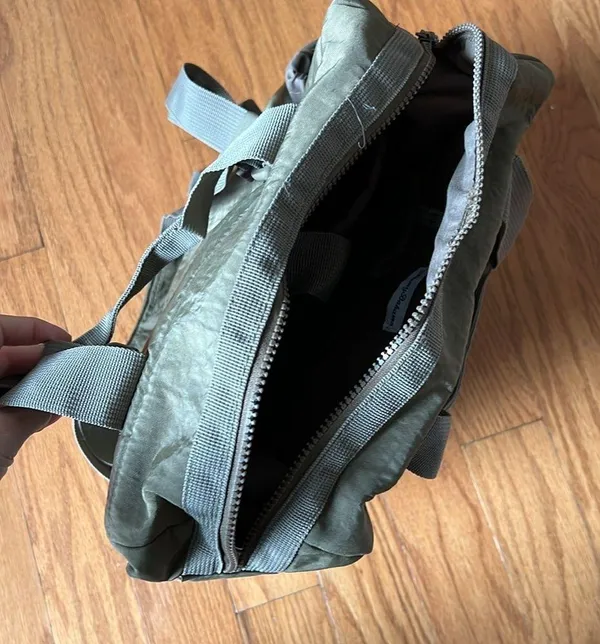 Tommy Bahama Green backpack and bag - Image 4
