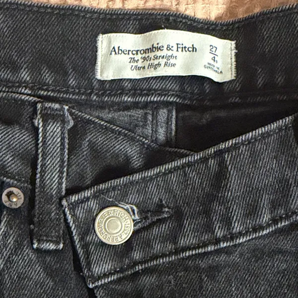 Abercrombie & Fitch - The 90s Straight Ultra High Rise Black Denim Jeans - Image 2
