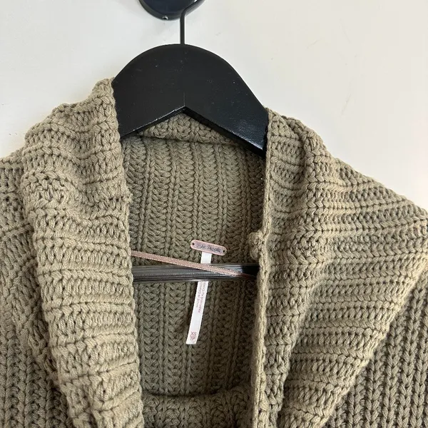 FREE PEOPLE Swim Too Deep Turtleneck Sweater in Olive Stone Size X-Small - Image 7