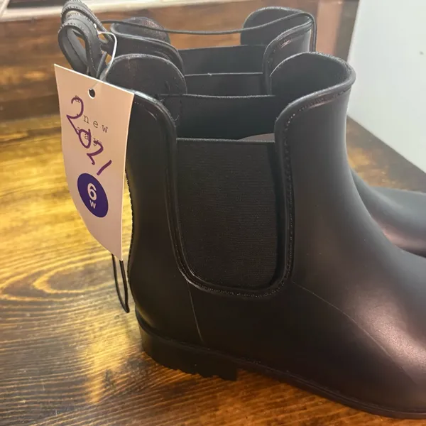 A New‎ Day Black Rain Boots Size 6W - Image 3