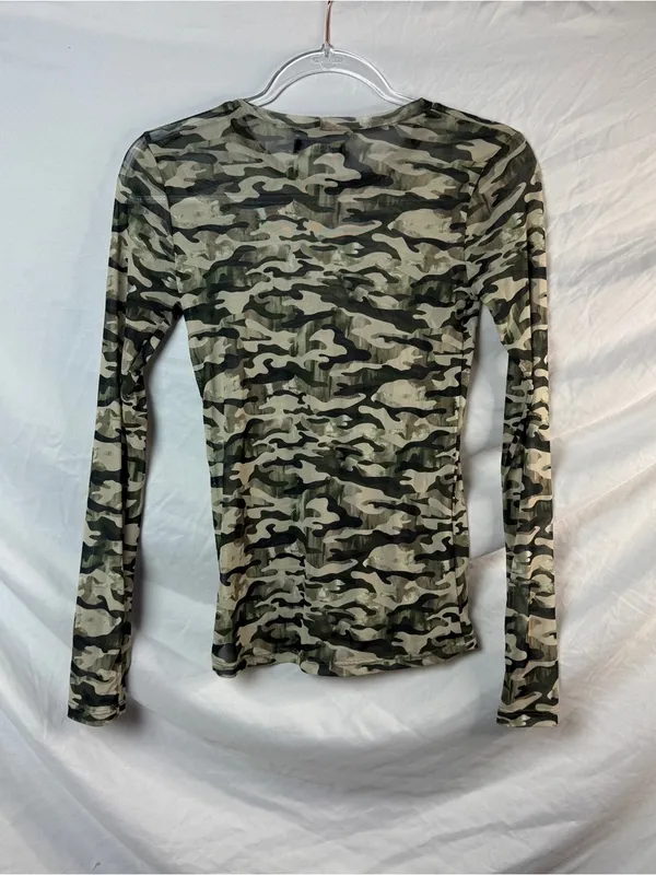 Y2K 2000s tee From REVOLVE Brand Camo Shirt - Image 3