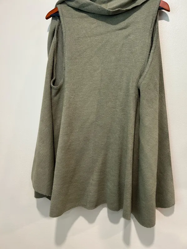 Green shawl wrap top - Image 8