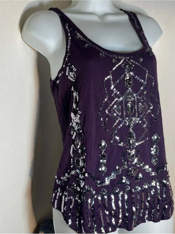 Express Women's Purple Sequin Embellished Tank Top. Size S/P - Image 2