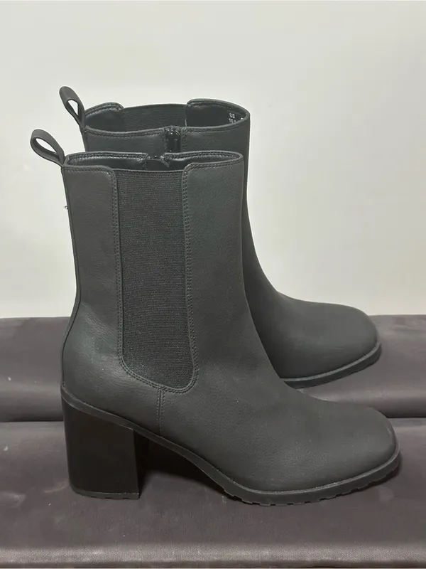 Amazon Essentials Black Chelsea Block Heel Ankle Boots Size 10.5 - Image 3