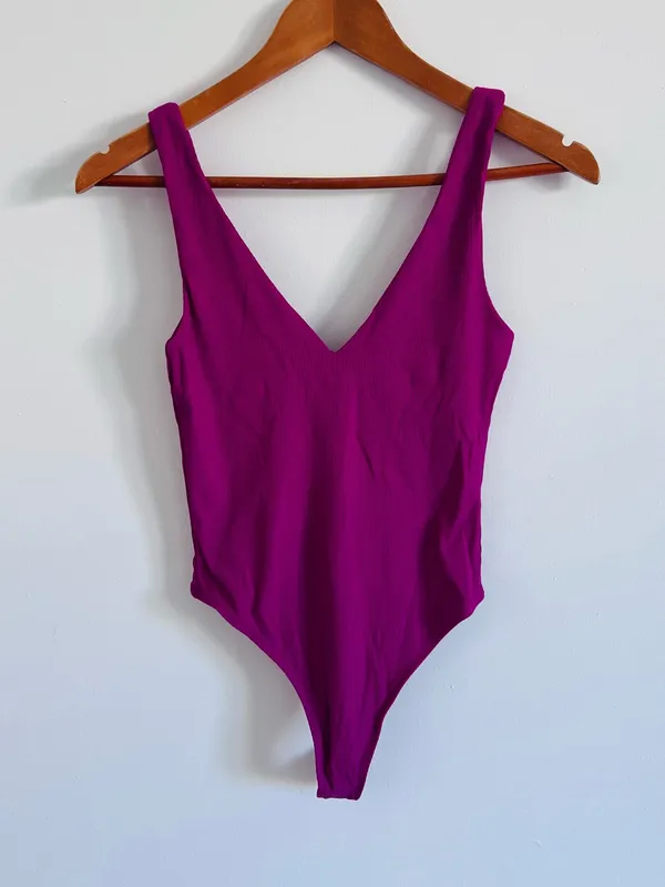 House of Harlow 1960 Ribbed V‑Neck Bandeau Bodysuit - Magenta/Purple - Image 3