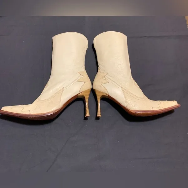 Women’s Mid Calf Heeled Cream color Western Boots approximate size 9/9.5 - Image 11