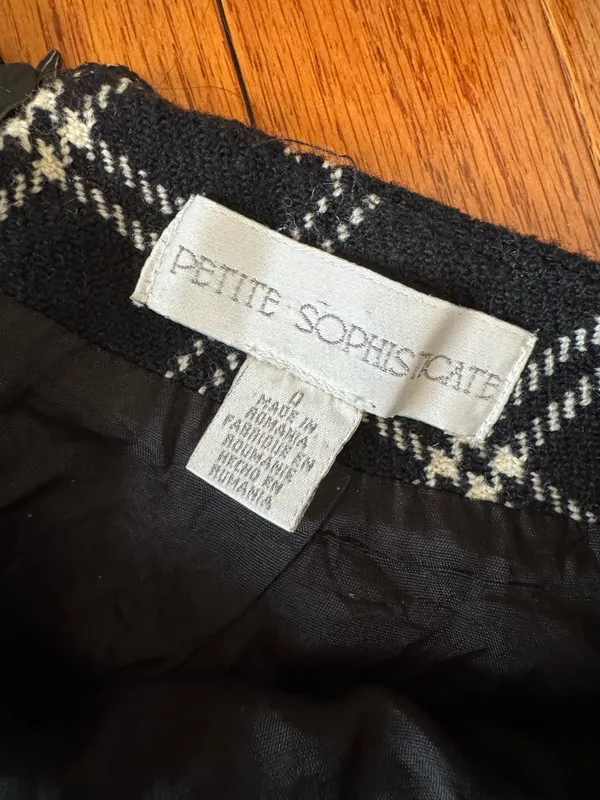100% wool black plaid mini skirt - Image 2