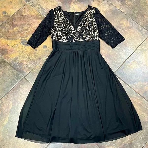 Leslie Fay Black Lace Ruched Waistline Elbow Sleeve Dress 12 - Image 3