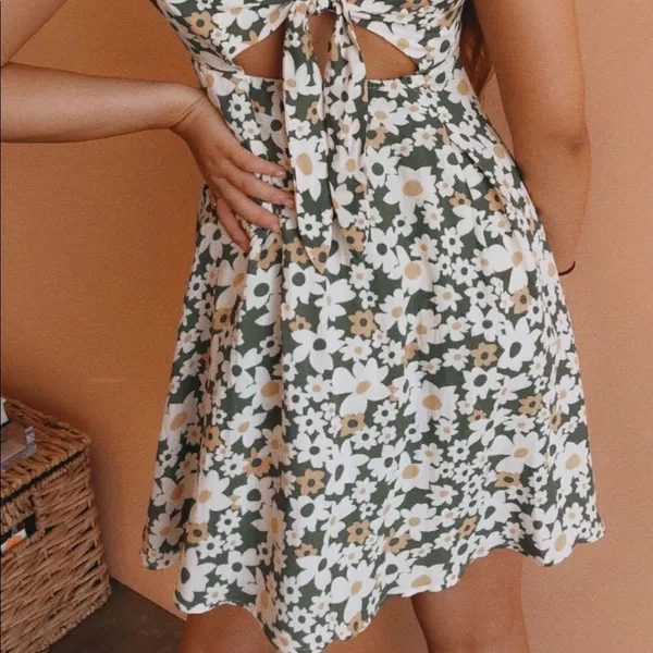 ✨Sunny Floral Mini Dress✨ Green Size 8 - Image 2