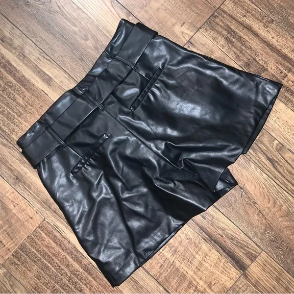 Zara belted high waisted faux leather black classic shorts blogger fav spring - Image 5