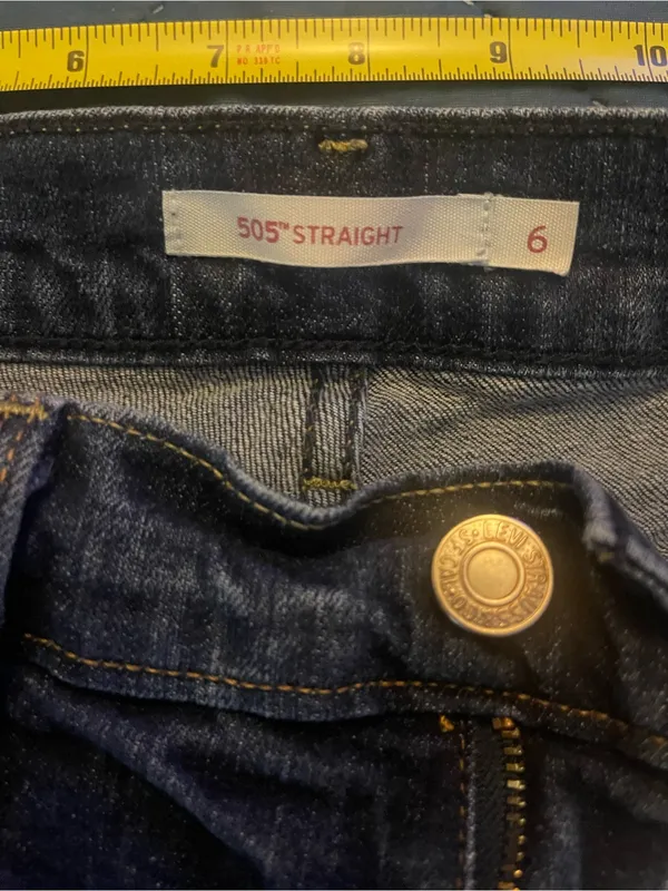 Levi's Straight Leg Jeans in Dark Blue - Image 2