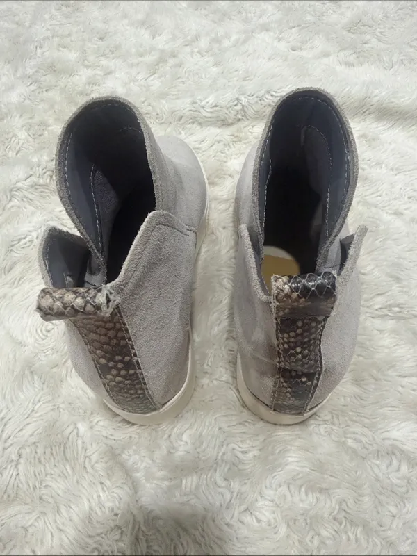 Dolce Vita Grey Suede Slip-On Wedge Sneakers Woman’s Size 6.5 - Image 4
