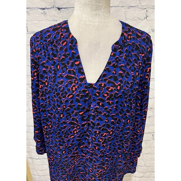 Torrid Size 0 Blue Pink Cheetah Print Blouse Top Career Lightweight Large 12 - Image 2