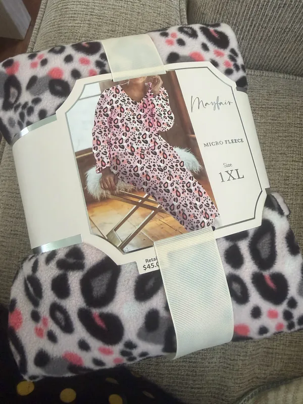 Mayfair Group Micro fleece -Print V-Neck Pajama Set - Leopard Print - Image 6