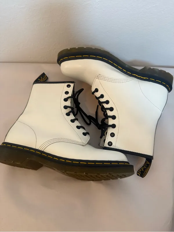 Dr. Martens 1460 WOMEN'S PATENT LEATHER LACE UP BOOTS‎ - Image 6