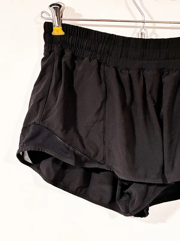 Lululemon Hotty Hot Low-Rise Lined Short 2.5" Black Athletic Size 8 - Image 2