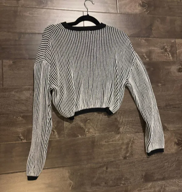 Edikted Cropped Sweater - Image 2