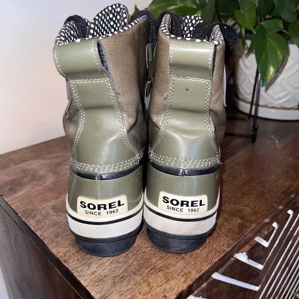 Sorel Out N About Olive Green Leather Duck Waterproof Boots Size Women's 9‎ EUC - Image 3